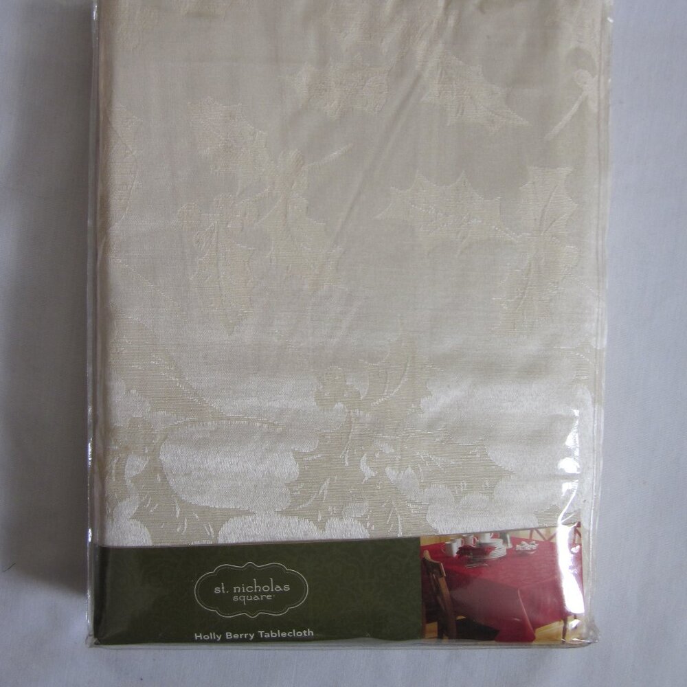 NWT St Nicholas Square Holly Berry Tablecloth - 60x120 oblong